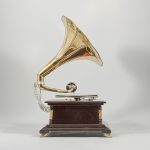 1018 8152 HORN GRAMOPHONE